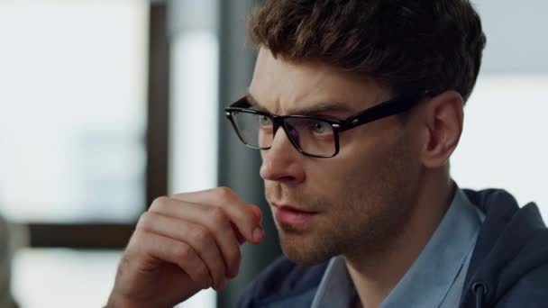 Focused Businessman Looking Screen Glasses Closeup Thoughtful Man Solving Problem — Stock Video