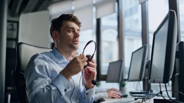 Agente Soporte Tome Auriculares Hablando Cliente Asistente Profesional Trabaja Consultoría — Vídeo de stock