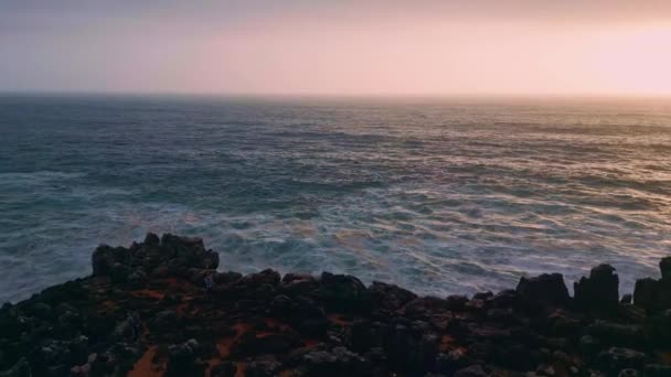 Pintoresca Salida Del Sol Del Océano Aéreo Con Una Profunda — Vídeos de Stock