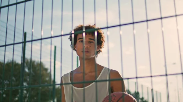Basketball Player Training Stadium Zoom Out Curly Hair Young Man — Stock fotografie