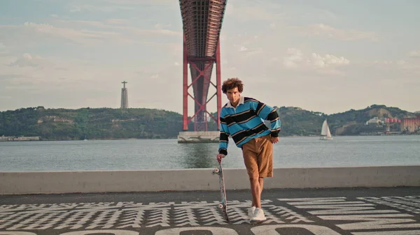Sportive Guy Posing Skateboard Embankment Hipster Standing River View Skater — Stockfoto