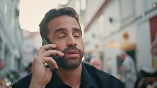 Serious Man Talking Cell Discussing News City Bar Closeup Emotional — Stock Video