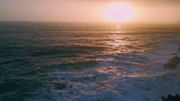 Západ Slunce Odráží Oceánské Vodě Krásného Letního Večera Letecký Pohled — Stock fotografie