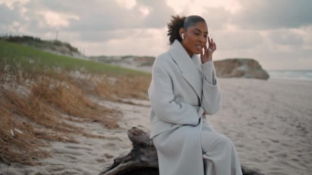 Serene Tourist Talking Phone Ocean Shore Calm Woman Using Earphones — Stock Video