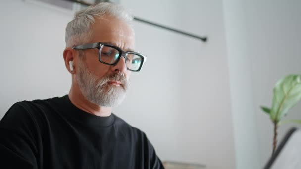 Senior Hipster Working Computer Closeup Focused Mature Man Browsing Internet — Stock Video