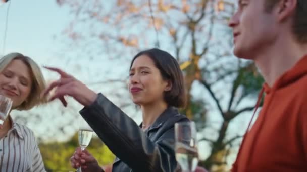 Joyeux Collègues Buvant Champagne Célébrant Succès Entreprise Gros Plan Fête — Video