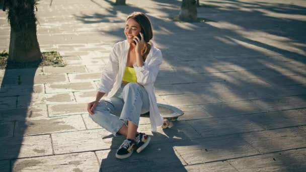 Smiling Student Talking Mobile Phone Alley Happy Skater Girl Listening — Stock Video
