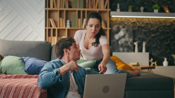 Married Couple Using Laptop Sitting Sofa Living Room Happy Young — Stock Video