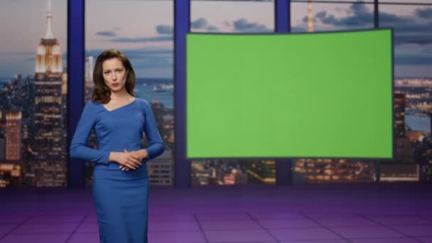 Gorgeous Presenter Beginning Broadcast Breaking News Green Screen Studio Elegant — Stock Video
