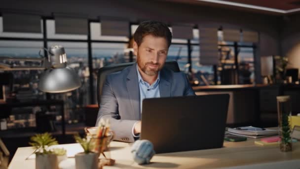 Late Employee Working Laptop Evening Office Closeup Successful Executive Man — Stock Video