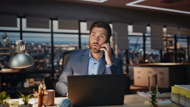 Financial Analyst Talking Mobile Evening Office Closeup Confident Entrepreneur Work — Stock Video