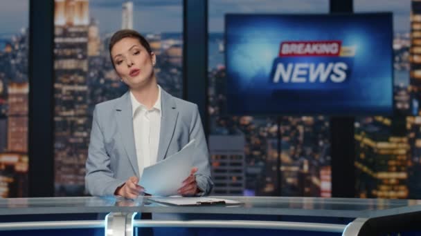 Lady Presenter Reading News Charismatically Studio Closeup Expressive Anchorwoman Talking — Stock Video
