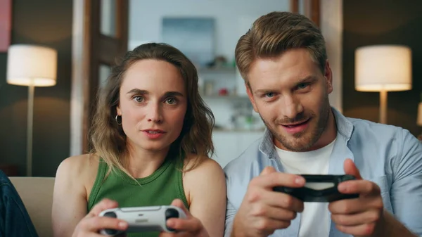 ตลกชนะเกมถ Joypads ในร Pov กเล นเกมอารมณ โอเกมใกล อนท งวลต นเต — ภาพถ่ายสต็อก