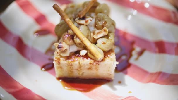 Delizioso Piatto Torta Arachidi Ristorante Estivo Primo Piano Dolce Dessert — Video Stock