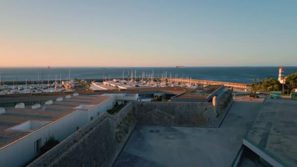 Drone Vista Yates Puerto Noche Luz Del Sol Del Océano — Vídeos de Stock