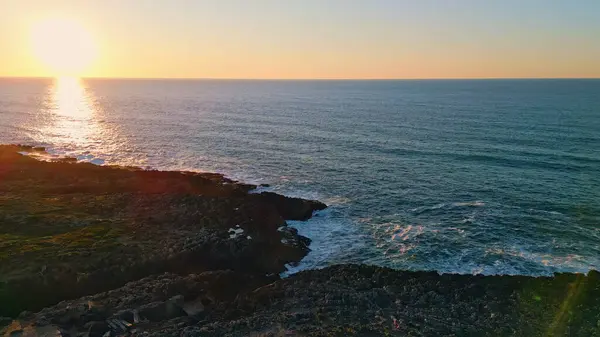 Malowniczy Złoty Zachód Słońca Nad Letnim Oceanem Zwolnionym Tempie Jasne — Zdjęcie stockowe