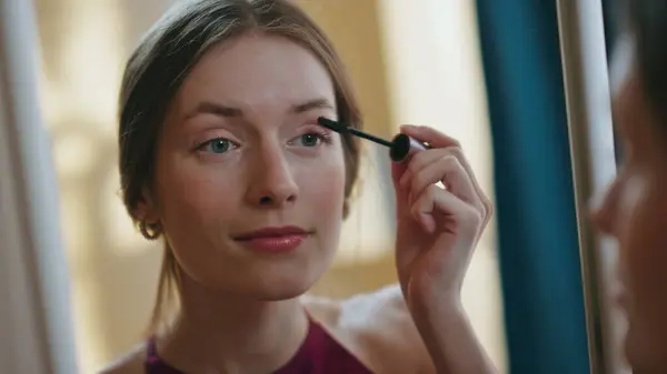 Closeup Girl Using Mascara Applying Eyelashes Woman Reflection Mirror Doing — Stock Photo, Image