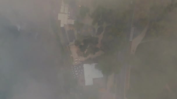 Vista Dall Alto Città Nebbiosa Con Edifici Tetto Piastrellato Tramonto — Video Stock