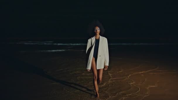 Sexy Woman Going Dark Coast Sea Night Attractive Curly Model — Stock Video