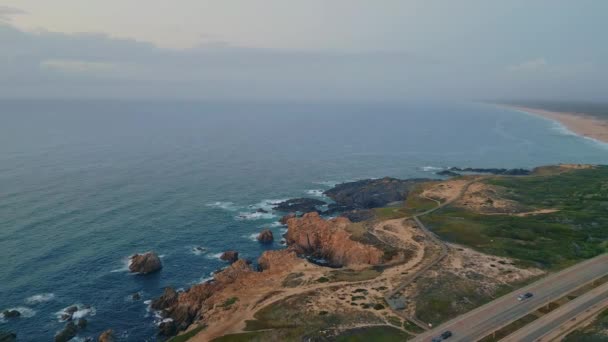 Linda Ilha Lavagem Oceano Manhã Calma Nublado Vista Drone Ondulação — Vídeo de Stock