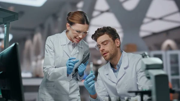 Medical workers worried research disease treatment in modern laboratory close up. Woman scientist discussing experiment failure with man colleague. Two dissatisfied researchers working at vaccine.
