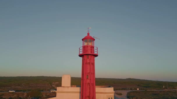 Deniz Feneri Güzel Bir Akşam Hava Aracı Manzarasının Altına Sahili — Stok video