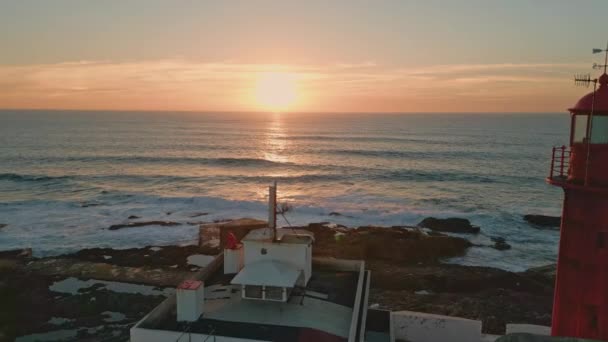 Vista Aérea Horizonte Pôr Sol Dourado Sobre Belo Oceano Sem — Vídeo de Stock