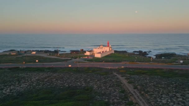 Drone Nakręcił Malowniczy Wieczór Wybrzeżu Piękne Różowe Niebo Nad Niekończącą — Wideo stockowe