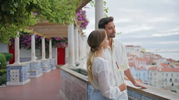 Romantiske Elskere Byens Dato Flørting Par Bonding Kyssing Gamle Middelhavs – stockfoto