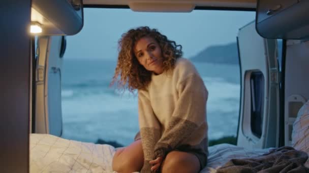 Cozy Woman Sitting Trailer Bed Front Evening Ocean Waves Carefree — Stock Video