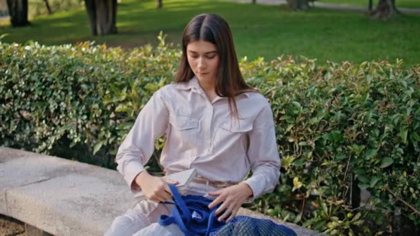 Woman Start Reading Park Bench Immersed Tranquility Absorbed Book Young — Stock Video
