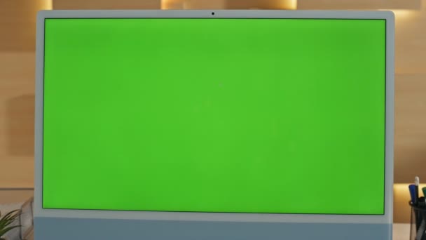 Zbliżenie Makieta Komputer Wyświetlacz Stojący Biurku Widok Włączonego Monitora Zielonym — Wideo stockowe