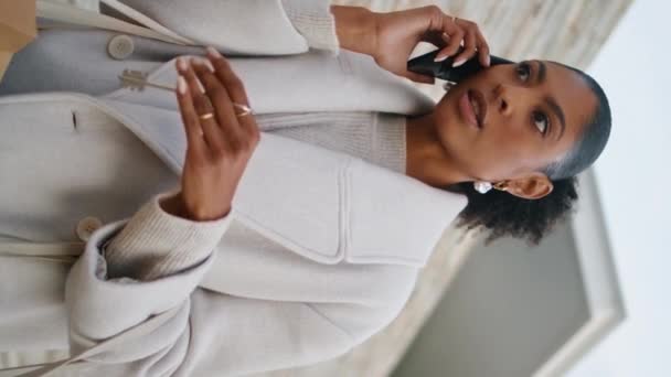 Successful Woman Talk Street Client Vertical African American Get Call — Stock Video