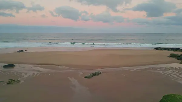Drone Sunset Tranquil Beach Painting Gentle Ocean Waves Serene Landscape Rechtenvrije Stockfoto's