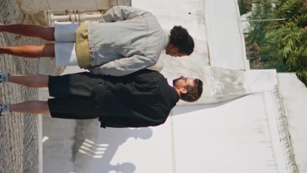 Qora mushukdagi cums Uysiz ayollar va erkaklar porno video