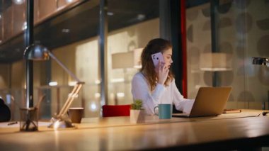 Şirket ekibi akşam ofisteki cep telefonlarını arıyor. İki danışman cep telefonlarıyla konuşuyor. Gece çalışma yerinde dizüstü bilgisayar arıyorlar. Kadın erkek yöneticiler akıllı telefon konuşmalarında hizmet öneriyor.