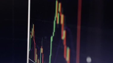 Fütürist pazar şamdanı grafiği ve otomatik bilgisayar ticareti kodlama yapay zeka teknolojisi. Kapalı ekran kırmızı ve yeşil dalgalanmaları gösteriyor. Stok ve kripto para birimi 