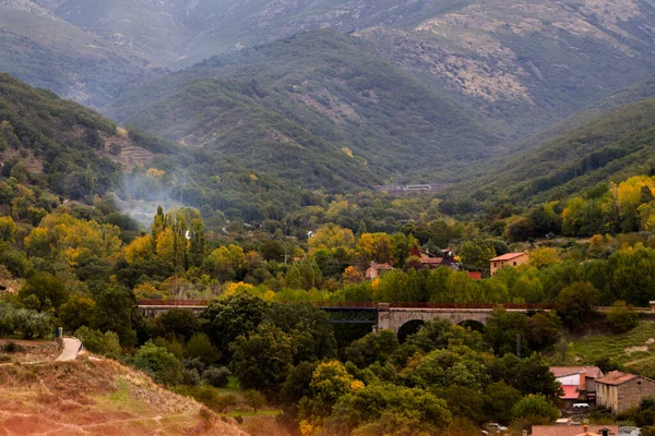 Dağların güzel manzarası