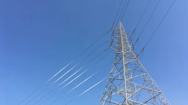 Yüksek Voltajlı Elektrik Iletim Kulesi — Stok fotoğraf