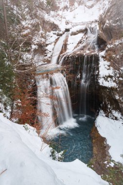 Ordesa Ulusal Parkı, Pireneler 'de Kış Şelalesi