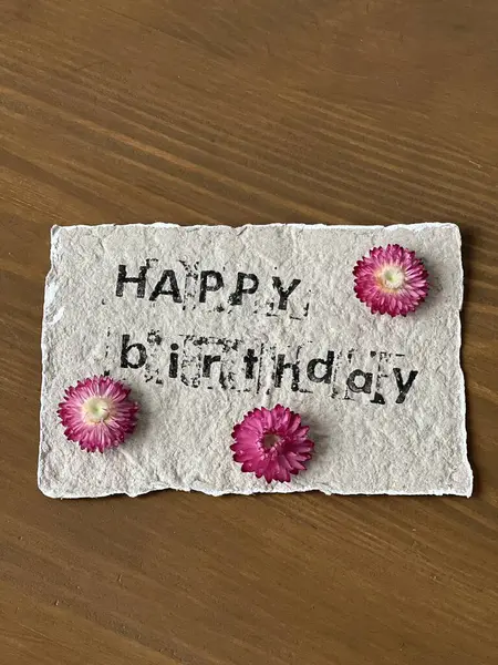Beyaz arkaplanda mutlu yıllar, tebrik kartı. 