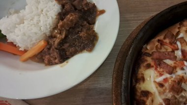 Beyaz pirinç, Meksika eti ve pizza.