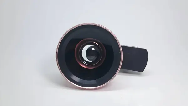 Cep telefonları için ek lens, beyaz izole edilmiş geniş açı lensi