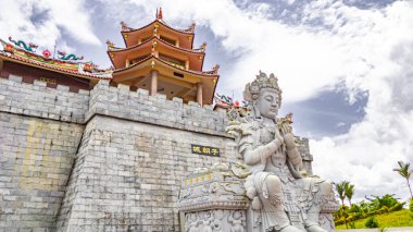 RIAU ARCHIPELAGO - Batıdaki İndonezya, 8 Şubat 2023. Riau Archipelago 'daki ikonik manastırlardan biri olan Ksitigarbha Bodhisattva Vihara ya da bilinen adıyla Thousand Statues. Çin Yeni Yıl Festivali devam ederken en iyi ziyaret.
