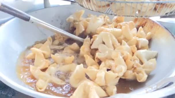 Processus Cuisson Tofu Frit Des Beignets Frits Une Célèbre Collation — Video