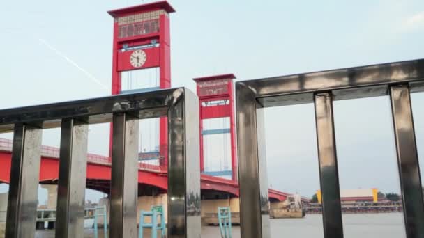 Gün Batımında Sevimli Ampera Köprüsü Nün Sinematik Çekimi Güney Sumatera — Stok video
