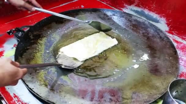 Rodaje Cinematográfico Proceso Elaboración Pasteles Salados Fritos Conocidos Como Martabak — Vídeo de stock