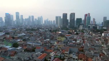 Jakartas 'ın ufuk çizgisi alacakaranlıkta zaman aşımına uğradı.