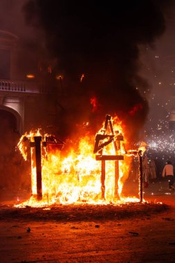 İspanyol ateş festivali, alev, şenlik ateşi