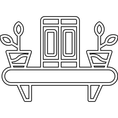 Mumlarla ve sandalyelerle dolu bir masa.